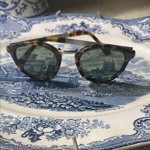 Madewell Tortoiseshell Sunglasses with Green Lenses